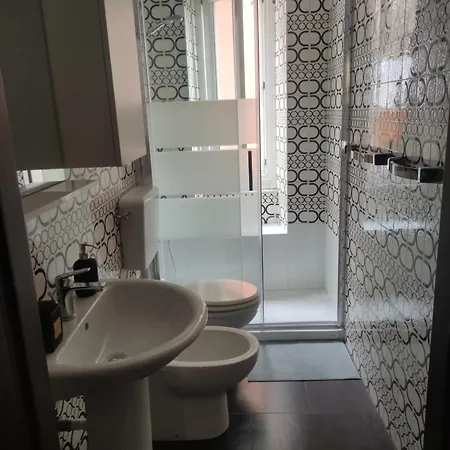 Traveller House Апартаменти Ла-Спеція